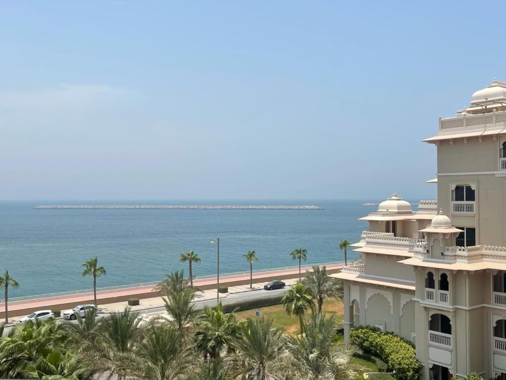 Royal Club By Rvhr, Grandeur Residence Crescent Palm Jumeirah Dubai Exteriör bild