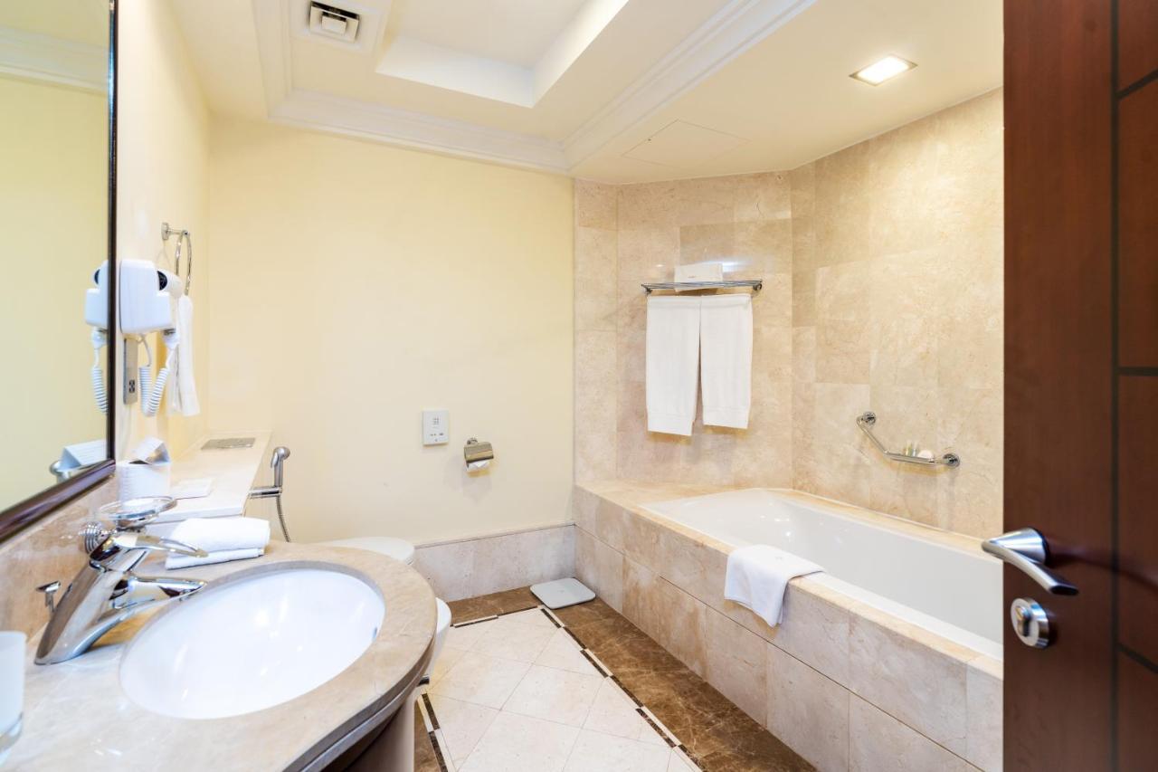 Royal Club By Rvhr, Grandeur Residence Crescent Palm Jumeirah Dubai Exteriör bild