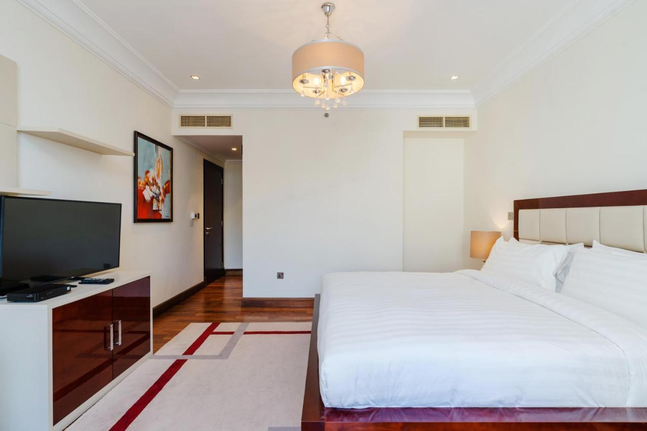 Royal Club By Rvhr, Grandeur Residence Crescent Palm Jumeirah Dubai Exteriör bild