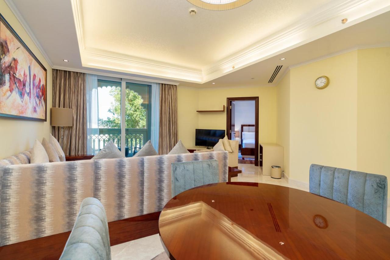 Royal Club By Rvhr, Grandeur Residence Crescent Palm Jumeirah Dubai Exteriör bild