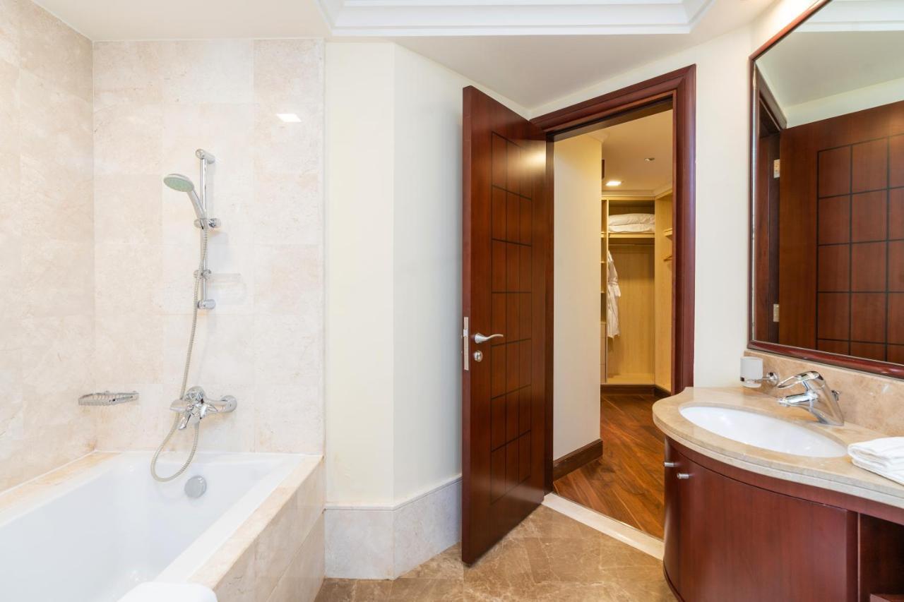 Royal Club By Rvhr, Grandeur Residence Crescent Palm Jumeirah Dubai Exteriör bild