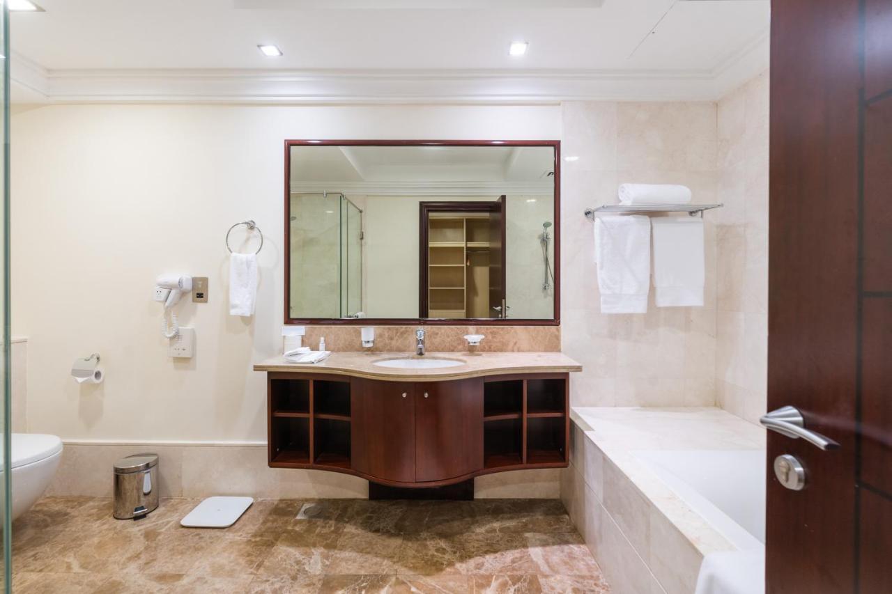 Royal Club By Rvhr, Grandeur Residence Crescent Palm Jumeirah Dubai Exteriör bild